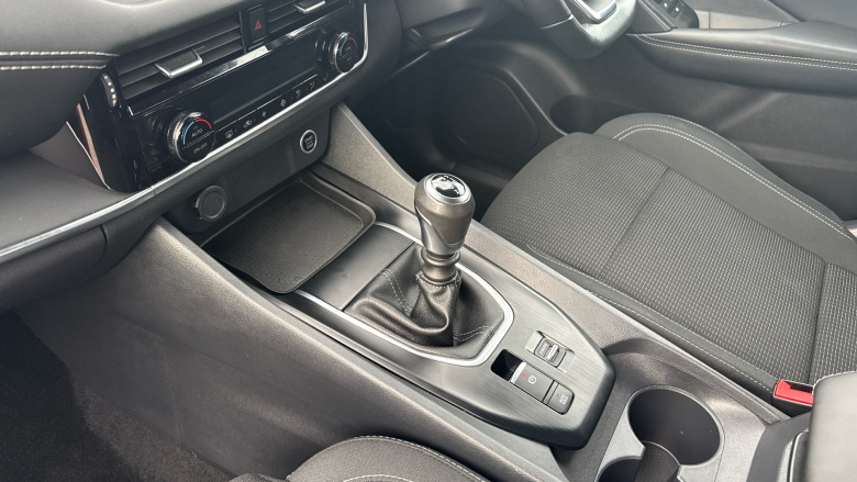 Nissan Qashqai 1.3 DiG-T MH Acenta Premium 5dr Petrol Hatchback